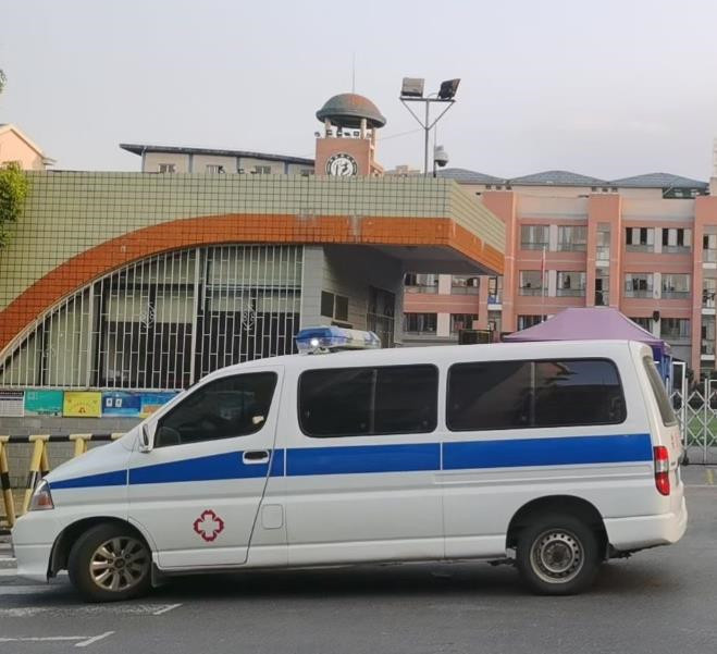 山海关救护车出租护送骨折病人一公里多少钱